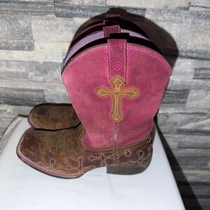 Ariat Kids Boots in Pink and Brown